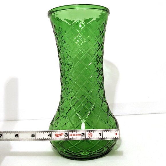 Emerald Green Vase Vintage Hoosier Glass 9 3/4" Tall Quilted Diamond 4081 USA - Picture 12 of 12